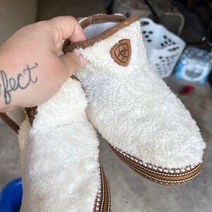 Ariat Cream Fuzzy Slippers with Brown Trim